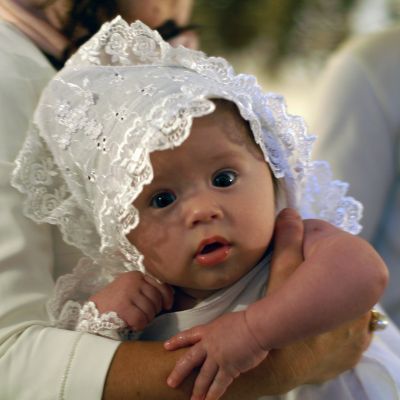 Як проходить обряд хрещення малюка?